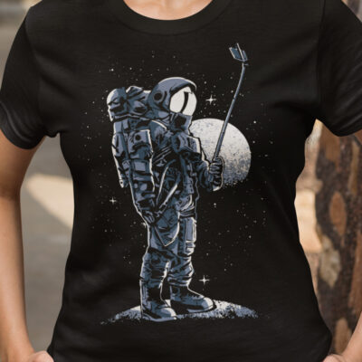 50-062c-tricko-s-potlacou-selfie-astronaut-astronauti-nase-dizajny-fantasy-sci-fi-pasazieri-noc-mesiac-galaxia-vesmir