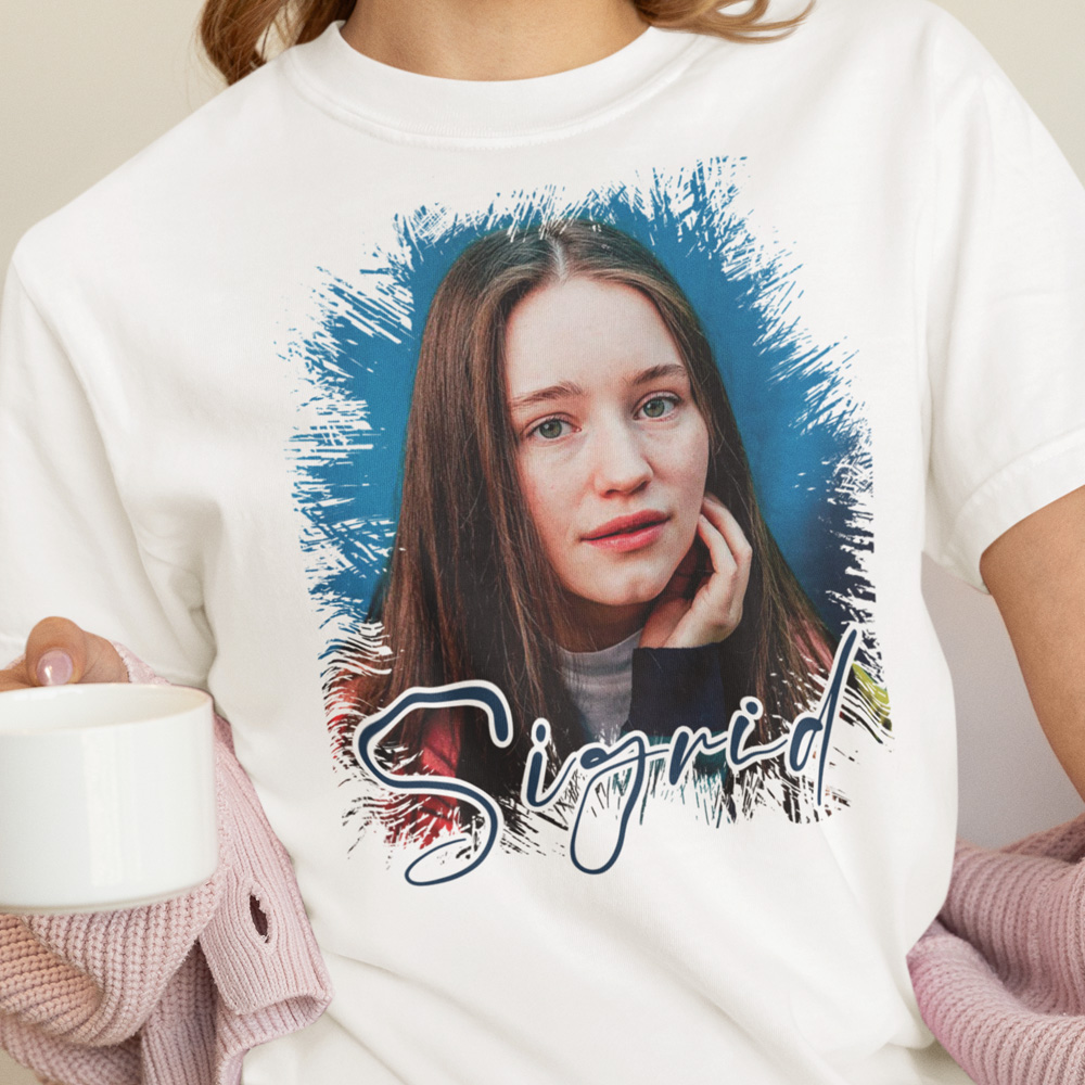 57-098b-tricko-s-potlacou-sigrid-pop-music-hudba-70s-80s-90s-2000s-funky-music-abstract-hudba-world-music-mtv-hip-hop-rnb-rock-reggae-meta