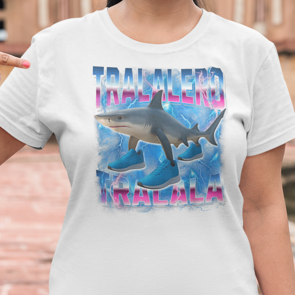 83-012b-tricko-s-potlacou-tralalero-tralala-2-vtipne-tik-tok-italian-brainrot-taliansky-brainrot-social-media-gen-alpha-srandovne-vtipne-tricko