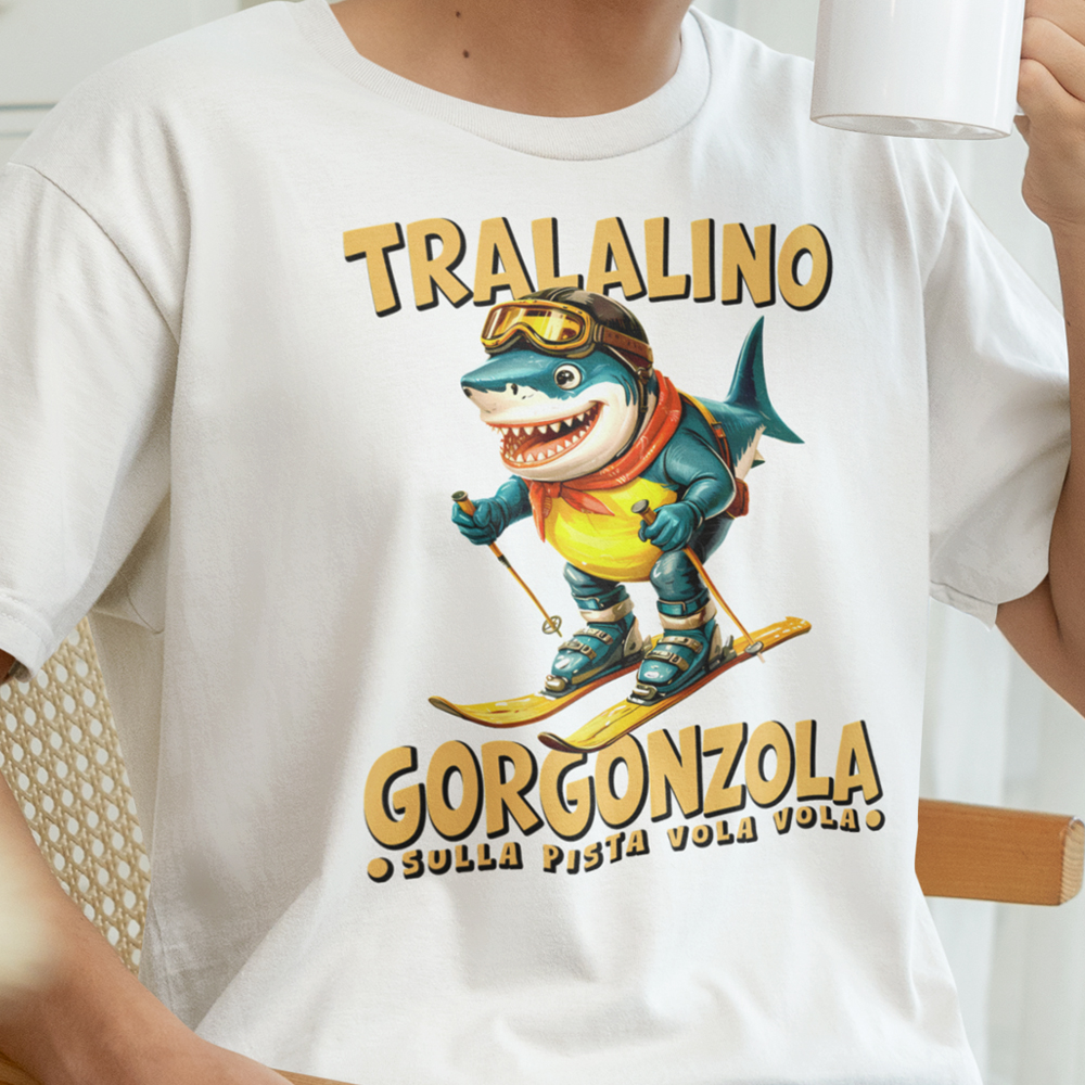 83-054b-tricko-s-potlacou-tralalalino-gorgonzola-vtipne-tik-tok-italian-brainrot-taliansky-brainrot-social-media-gen-alpha-srandovne-vtipne-tricko