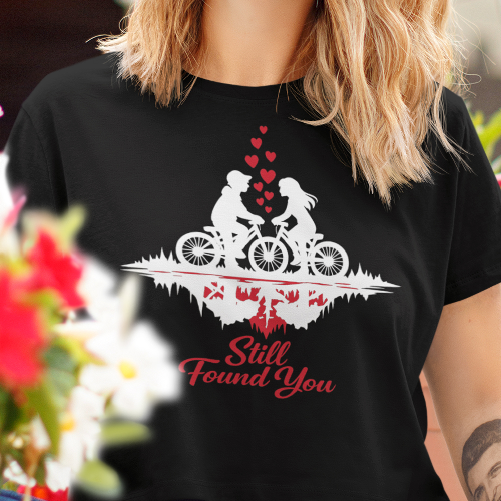 49-125c-tricko-s-potlacou-still-found-you-netflixtv-nase-dizajny-filmy-horror-film-serial-movie-herec-netflix-hbo