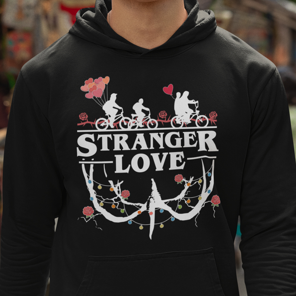 99-49-120c-mikina-s-potlacou-stranger-love-netflixtv-nase-dizajny-filmy-horror-film-serial-movie-herec-netflix-hbo