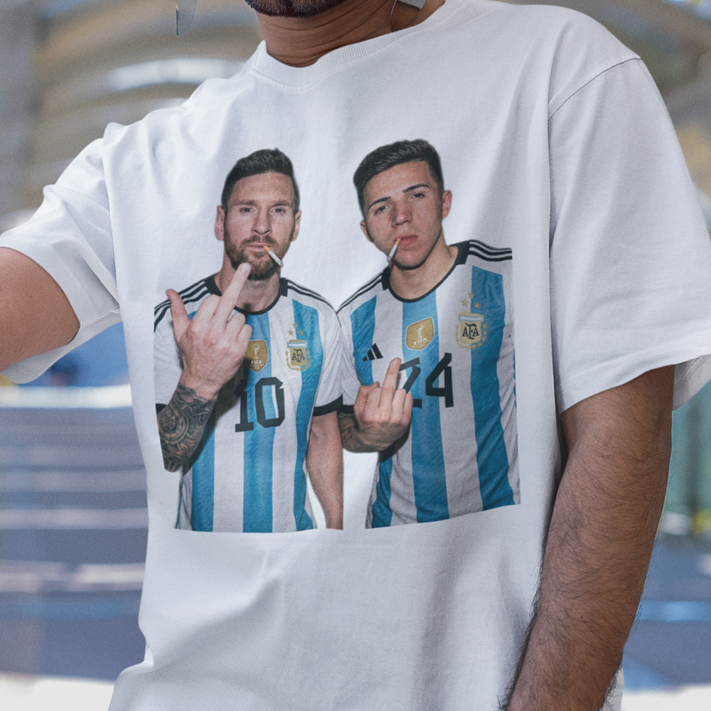 88-016b-tricko-s-potlacou-messi-enzo-fernandez-futbal-football-soccer-fifa-world-championship-soccer-stars-futbalove-hviezdy